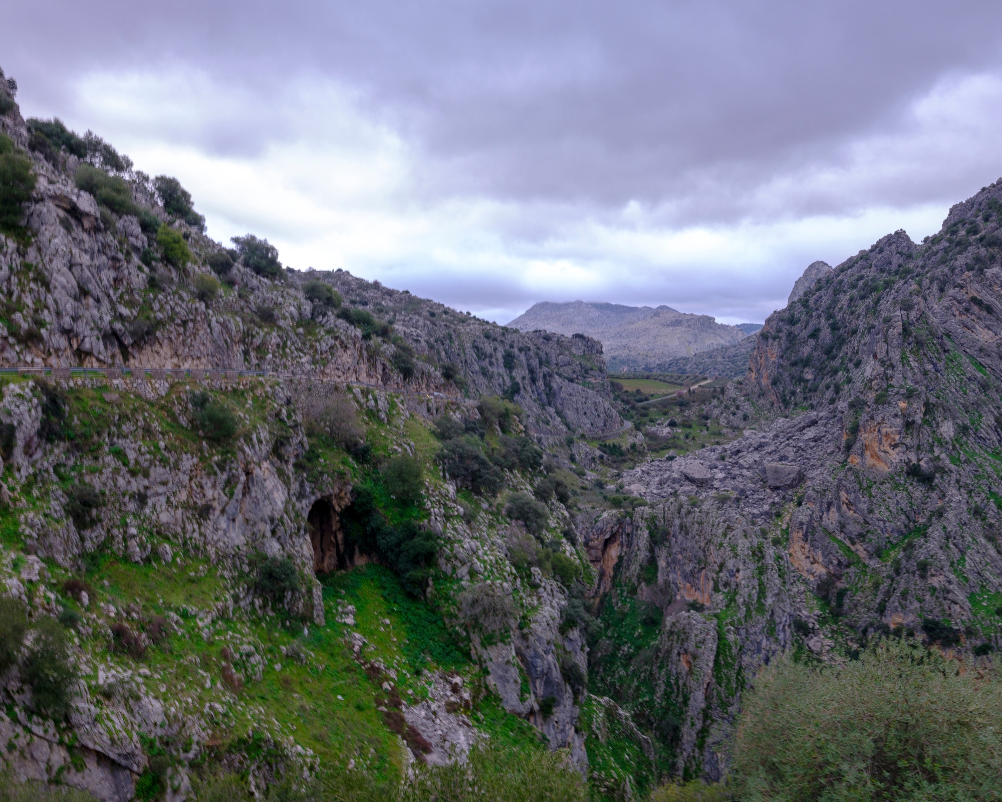 Andalucía Geographic - Senderismo Angostura Guadaira y Cueva del Hundidero, Provincia de Málaga