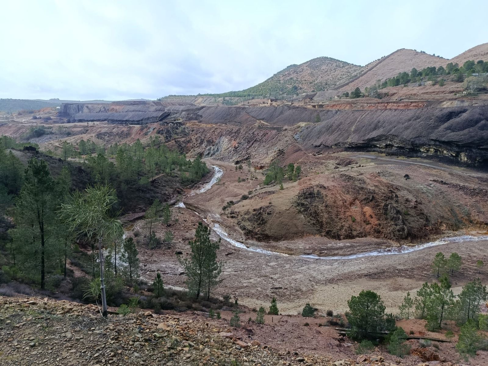 Paisaje minero de las minas de Río Tinto cerca de Nerva