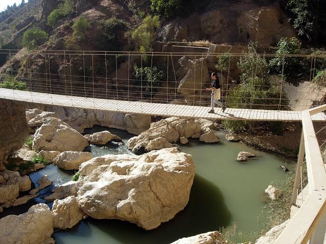 puente pasarela ,en Moclin