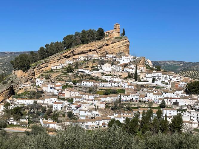 Vista panorámica de Montefrío con la iglesia de la Villa